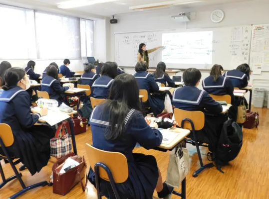 金蘭会中学高校の制服写真画像動画まとめ・レビュー口コミ評判・セーラー服ジャージ部活バレー様子等