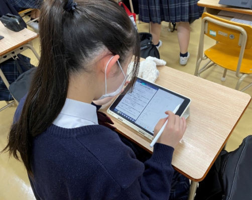 自由ケ丘高校の制服写真画像まとめ・レビュー口コミ評判・生徒の着こなし・夏服冬服詳細情報