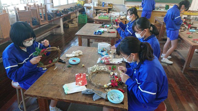 豊川市立金屋中学校の制服写真画像まとめ・レビュー口コミ評判・生徒の着こなし・夏服冬服詳細情報