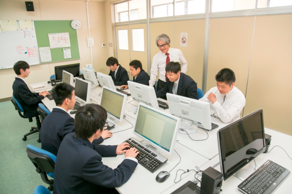 【停止】関西中央高校の制服写真画像動画まとめ・レビュー口コミ評判・生徒の着こなし・夏服冬服詳細情報