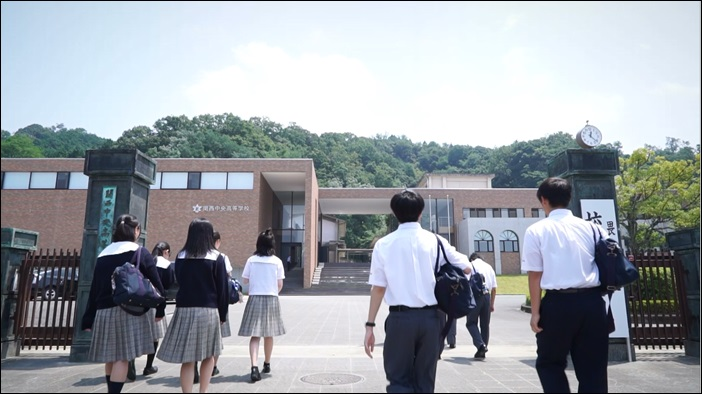 【停止】関西中央高校の制服写真画像動画まとめ・レビュー口コミ評判・生徒の着こなし・夏服冬服詳細情報