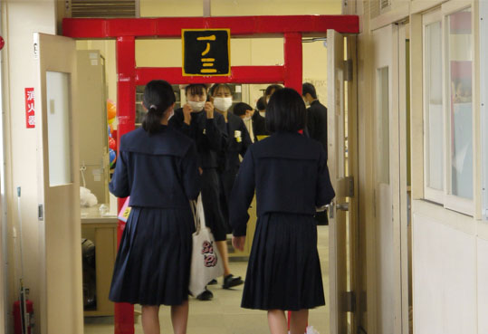 愛知県立豊橋商業高校の制服写真画像動画まとめ・レビュー口コミ評判【2023年度/令和5年新制服】学ラン襟詰めセーラー廃止