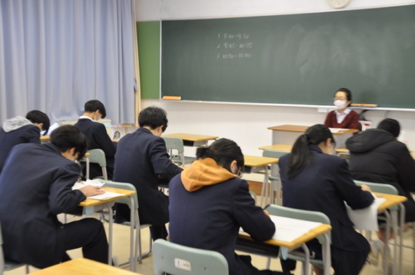 東京都立神津高校の制服写真画像動画まとめ・レビュー口コミ評判・生徒の着こなし・夏服冬服詳細情報