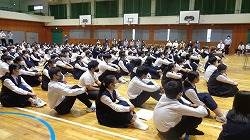 西宮市立上甲子園中学校の制服写真画像動画まとめ・レビュー口コミ評判・体操服ジャージ【2023年/令和5年度新制服】男子襟詰め・女子紺無地制服
