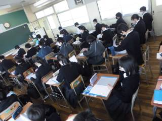 神戸市立吉田中学校の制服写真画像まとめ・レビュー口コミ評判・体操服ジャージ・夏服冬服詳細情報