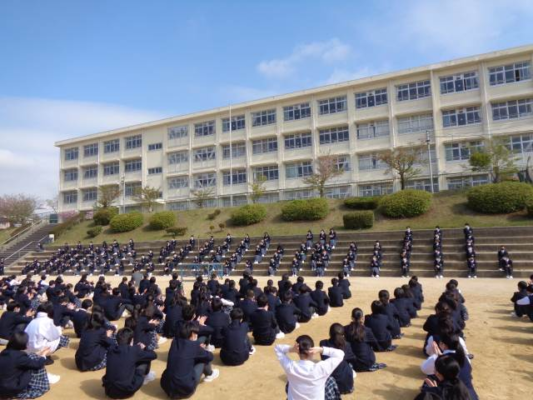神戸市立鈴蘭台中学校の制服写真画像まとめ・レビュー口コミ評判・体操服ジャージ・夏服冬服詳細情報