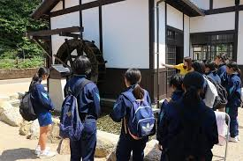 神戸市立鵯台中学校の制服写真画像まとめ・レビュー口コミ評判・体操服ジャージ・夏服冬服詳細情報│全国中高制服グラム全国47都道府県の中学校高等