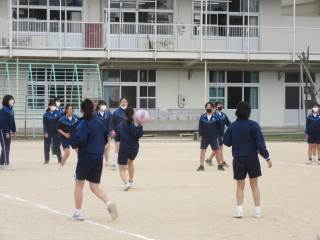 西宮市立鳴尾中学校の制服写真画像動画まとめ・レビュー口コミ評判・体操服ジャージ【2023年/令和5年度新制服】学ランセーラー旧制服廃止│全国