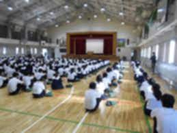 西宮市立鳴尾中学校の制服写真画像動画まとめ・レビュー口コミ評判・体操服ジャージ【2023年/令和5年度新制服】学ランセーラー旧制服廃止│全国