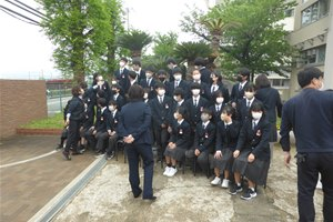 川西市立川西南中学校の制服写真画像まとめ・レビュー口コミ評判【2022年/令和4年度新制服】男子襟詰め女子紺無地制服廃止