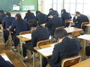 川西市立川西南中学校の制服写真画像まとめ・レビュー口コミ評判【2022年/令和4年度新制服】男子襟詰め女子紺無地制服廃止│全国中高制服グラム