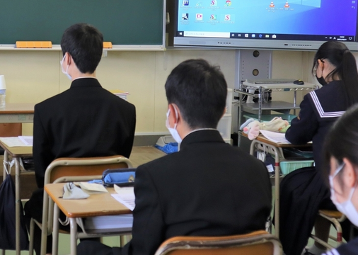 福岡県立嘉穂高校・附属中学校の制服写真画像まとめ・レビュー口コミ評判・生徒の着こなし・夏服冬服詳細情報