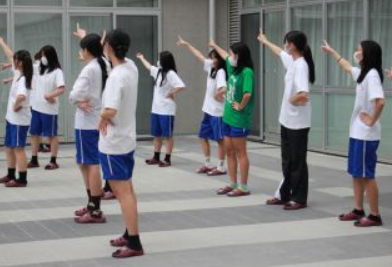東京都立永山高校の制服写真画像動画まとめ・レビュー口コミ評判・生徒の着こなし・夏服冬服詳細情報