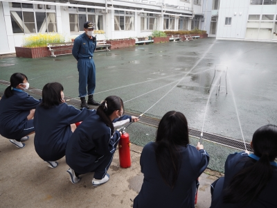 東京都立東久留米総合高校の制服写真画像まとめ・レビュー口コミ評判・生徒の着こなし・夏服冬服詳細情報