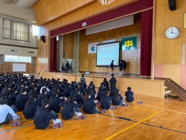 霧島市立国分中学校の制服写真画像動画まとめ・レビュー口コミ評判・生徒の着こなし【2022年/令和4年度新制服】新旧制服比較・変更点